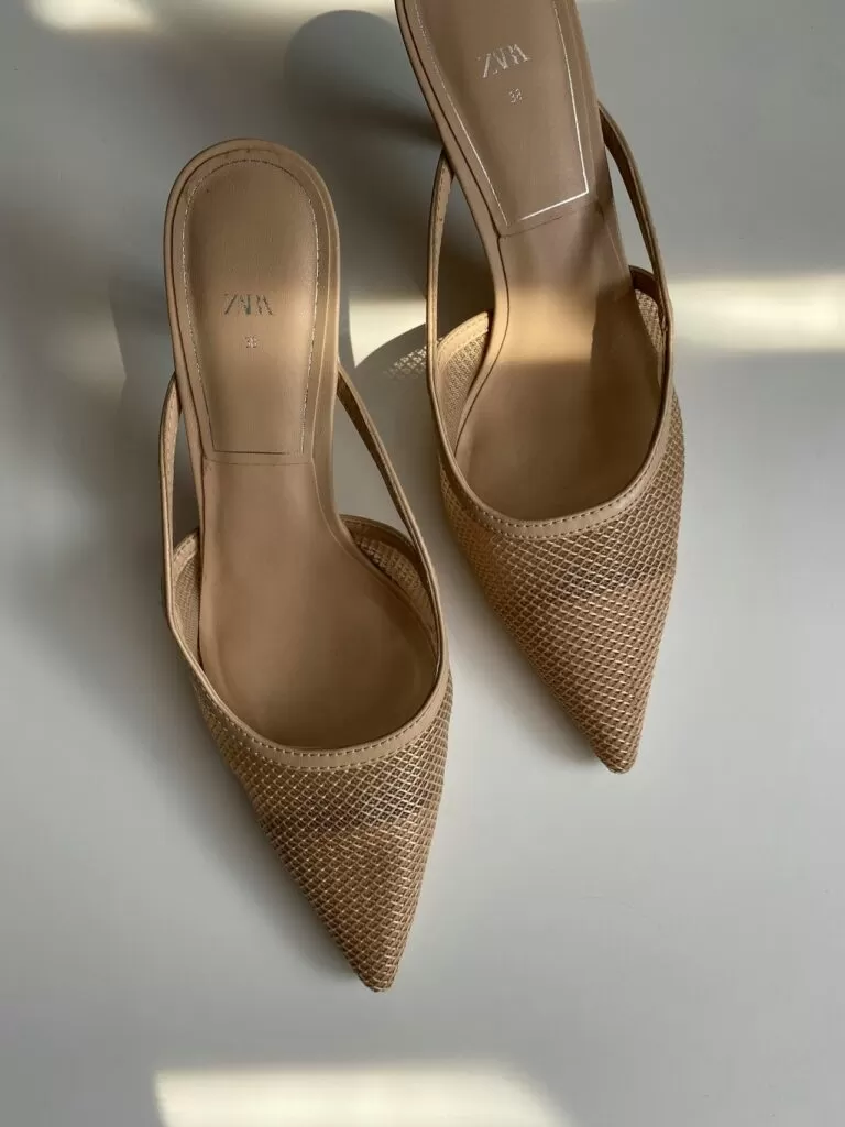 a nude pointed toe heels 